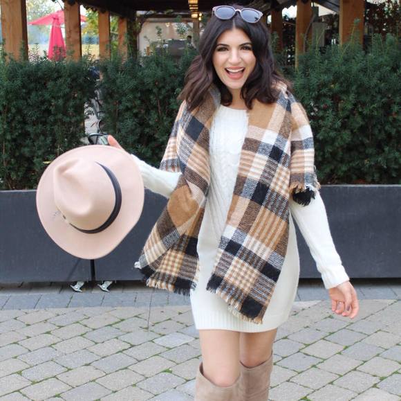 Meet your Posher, Savannah - Picture 1 of 1